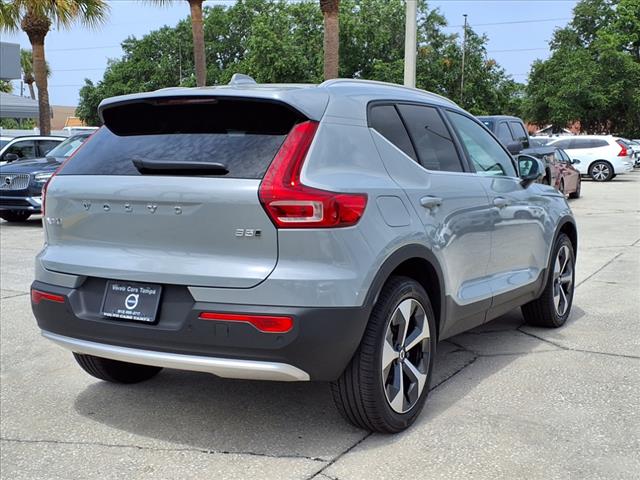 2025 Volvo XC40 B5 Core Bright Theme