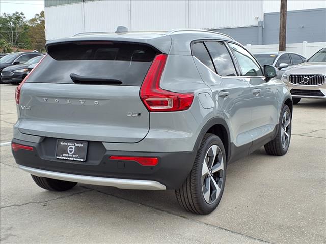2025 Volvo XC40 B5 Core Bright Theme