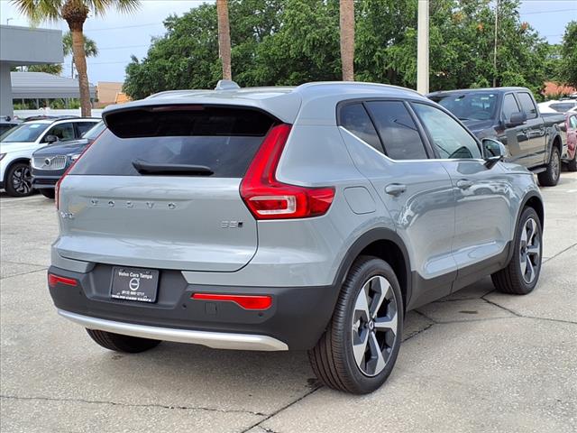 2025 Volvo XC40 B5 Core Bright Theme