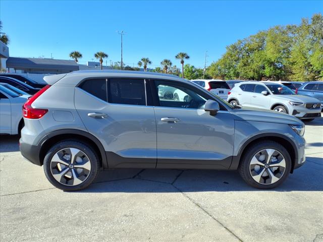 2025 Volvo XC40 B5 Core Bright Theme