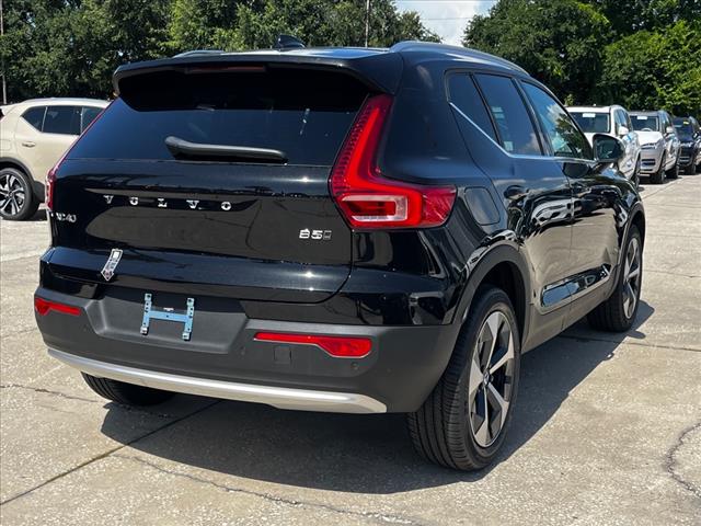 2025 Volvo XC40 B5 Core Bright Theme