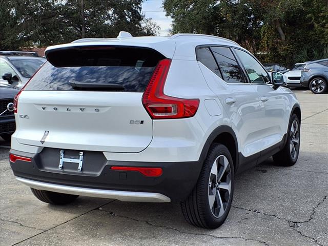 2025 Volvo XC40 B5 Core Bright Theme