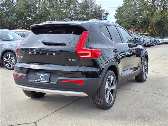 2025 Volvo XC40 B5 Core Bright Theme