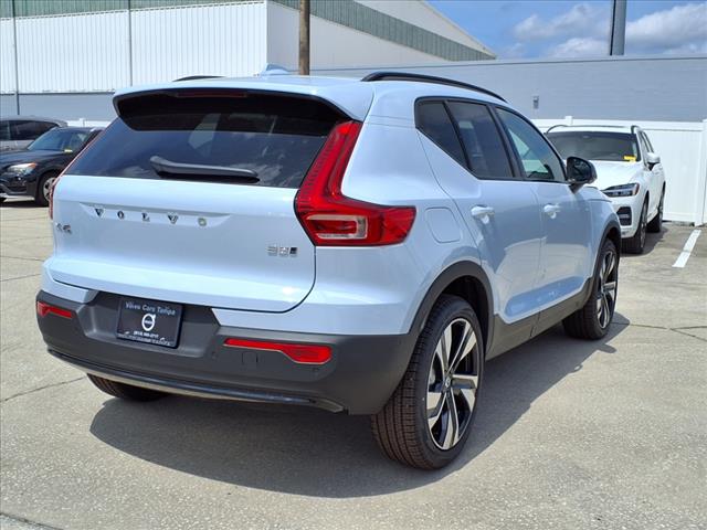 2025 Volvo XC40 B5 Ultra Dark Theme