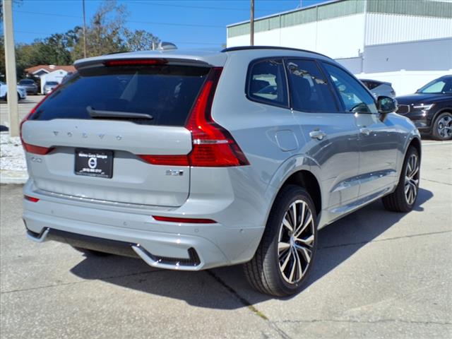 2025 Volvo XC60 B5 Plus Dark Theme