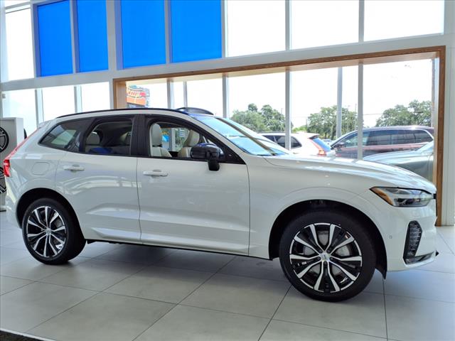 2025 Volvo XC60 B5 Plus Dark Theme