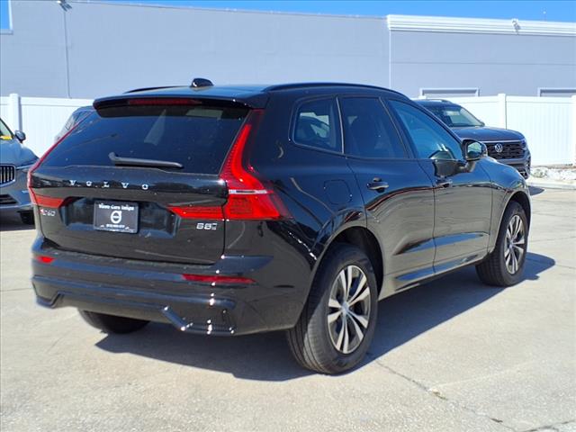2025 Volvo XC60 B5 Core Dark Theme