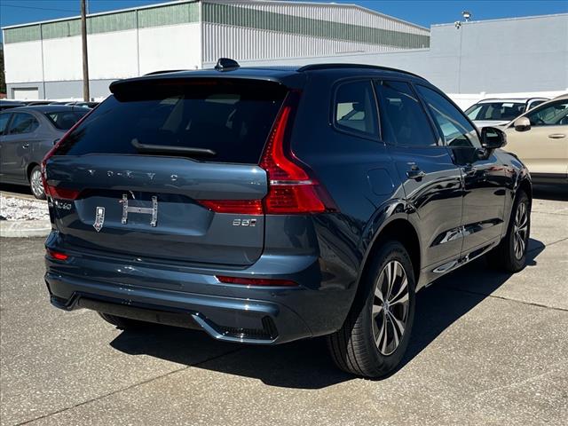 2025 Volvo XC60 B5 Core Dark Theme
