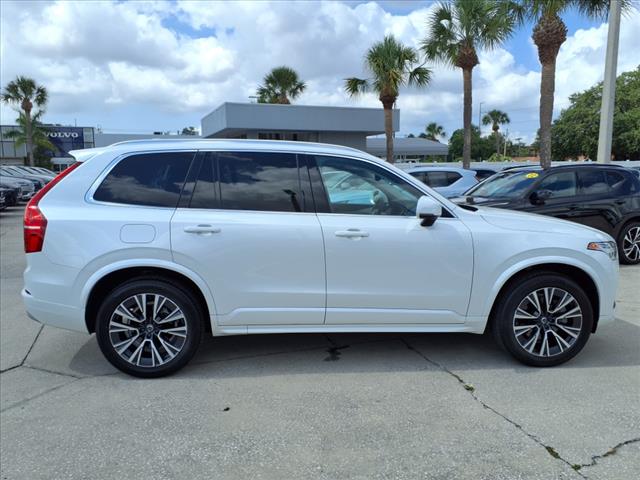 2022 Volvo XC90 T5 Momentum