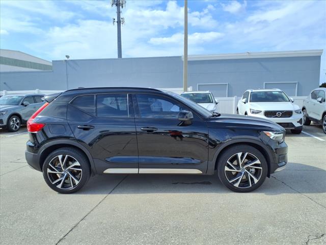 2022 Volvo XC40 T5 R-Design