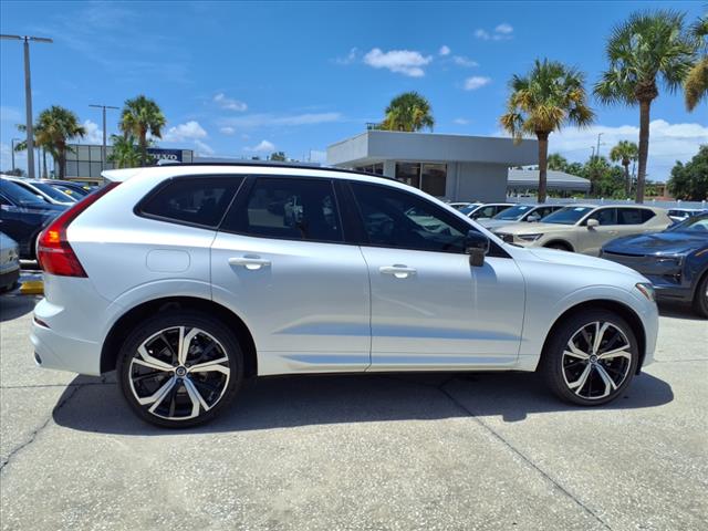 2022 Volvo XC60 B5 R-Design