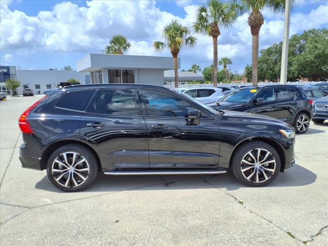 2023 Volvo XC60 B5 Ultimate Dark Theme