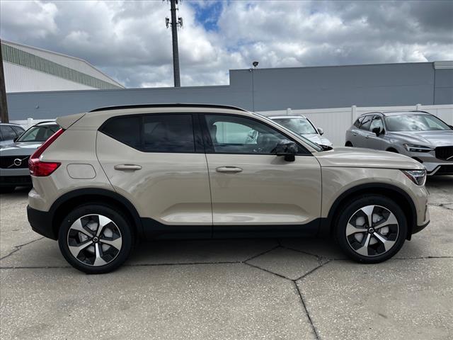 2025 Volvo XC40 B5 Plus Dark Theme