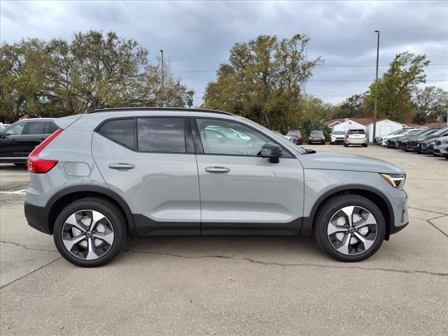 2025 Volvo XC40 B5 Plus Dark Theme
