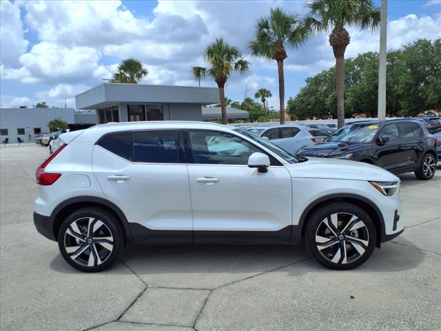 2024 Volvo XC40 B5 Plus Bright Theme