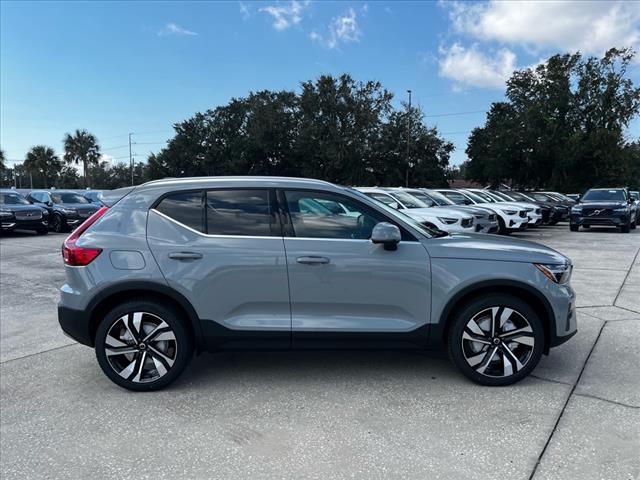 2025 Volvo XC40 B5 Plus Bright Theme