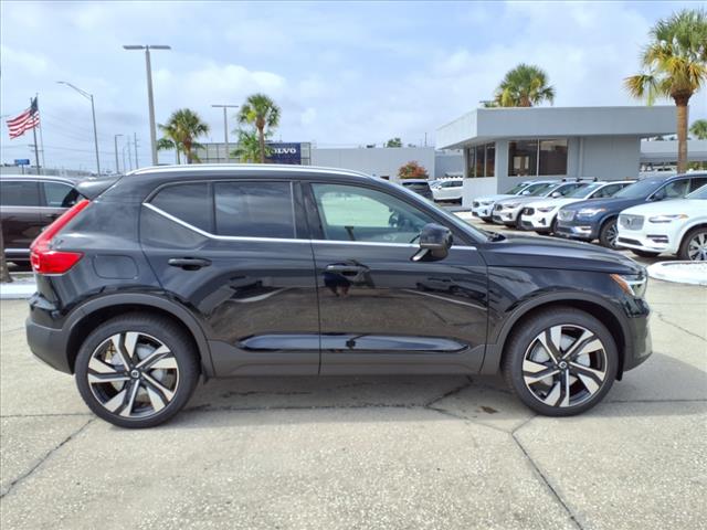 2025 Volvo XC40 B5 Plus Bright Theme