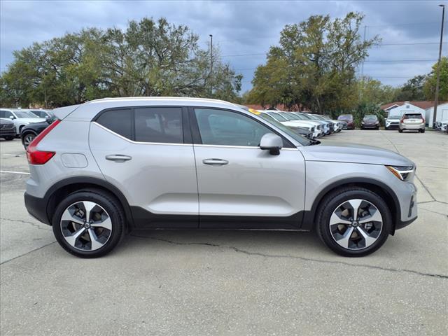 2025 Volvo XC40 B5 Plus Bright Theme