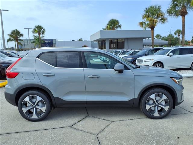 2025 Volvo XC40 B5 Plus Bright Theme