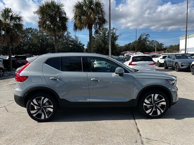 2025 Volvo XC40 B5 Ultra Bright Theme