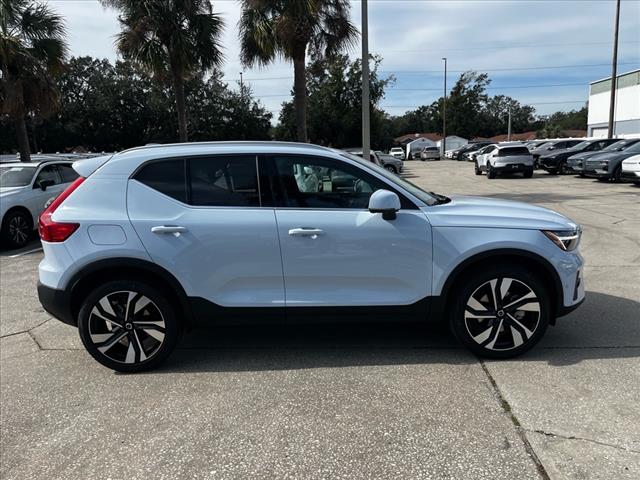 2025 Volvo XC40 B5 Ultra Bright Theme