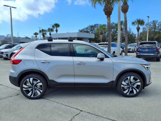 2025 Volvo XC40 B5 Ultra Bright Theme