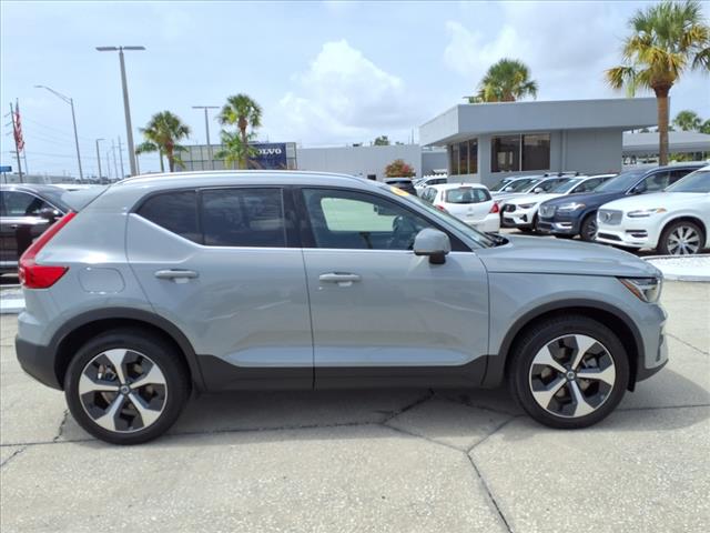 2025 Volvo XC40 B5 Core Bright Theme