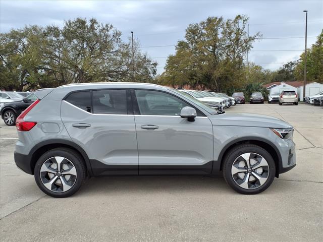 2025 Volvo XC40 B5 Core Bright Theme