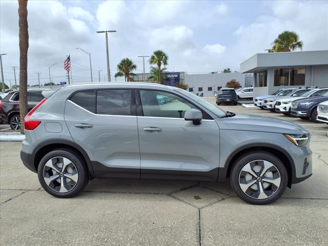 2025 Volvo XC40 B5 Core Bright Theme
