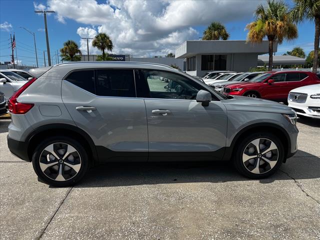 2025 Volvo XC40 B5 Core Bright Theme