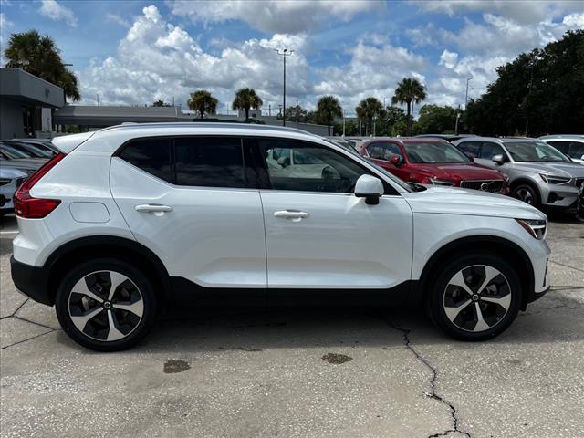 2025 Volvo XC40 B5 Core Bright Theme