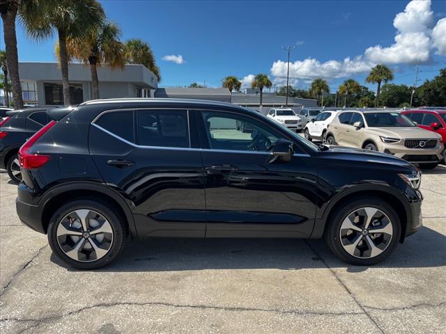 2025 Volvo XC40 B5 Core Bright Theme