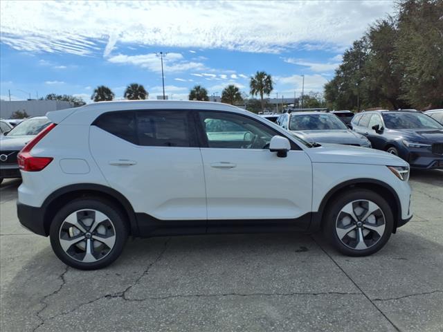 2025 Volvo XC40 B5 Core Bright Theme