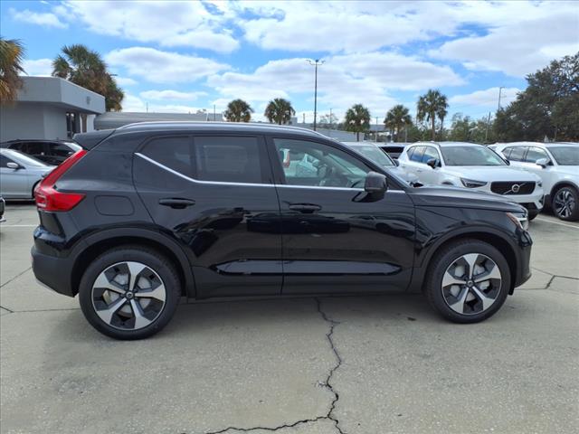 2025 Volvo XC40 B5 Core Bright Theme
