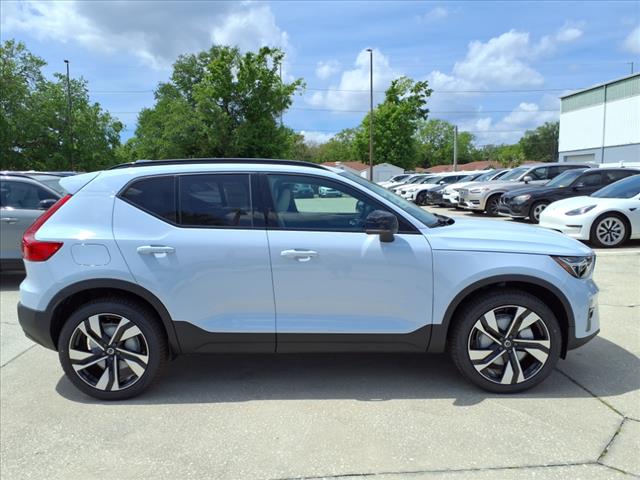 2025 Volvo XC40 B5 Ultra Dark Theme
