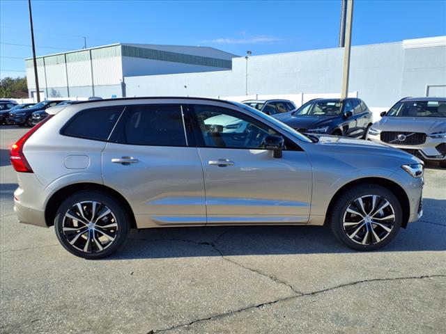2025 Volvo XC60 B5 Plus Dark Theme