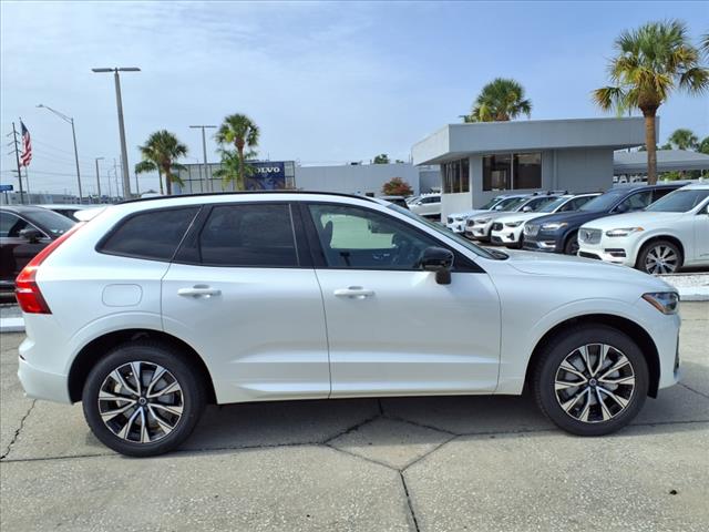 2025 Volvo XC60 B5 Core Dark Theme