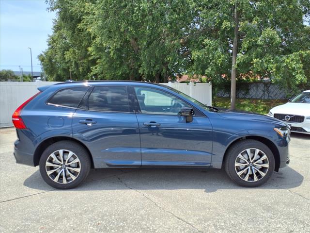 2025 Volvo XC60 B5 Core Dark Theme