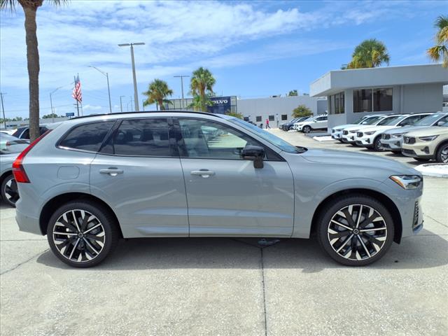 2026 Volvo XC60 B5 Ultra Dark Theme