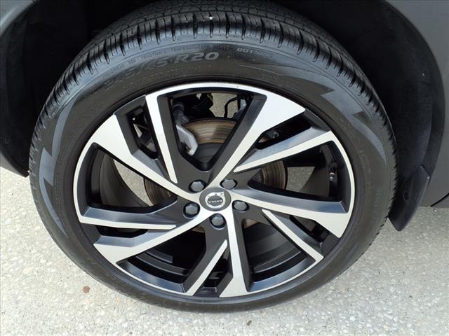 2022 Volvo XC40 T4 R-Design