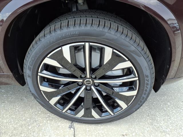 2025 Volvo XC90 T8 Core Bright Theme