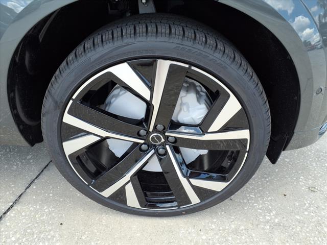 2026 Volvo XC60 T8 Ultra Dark Theme