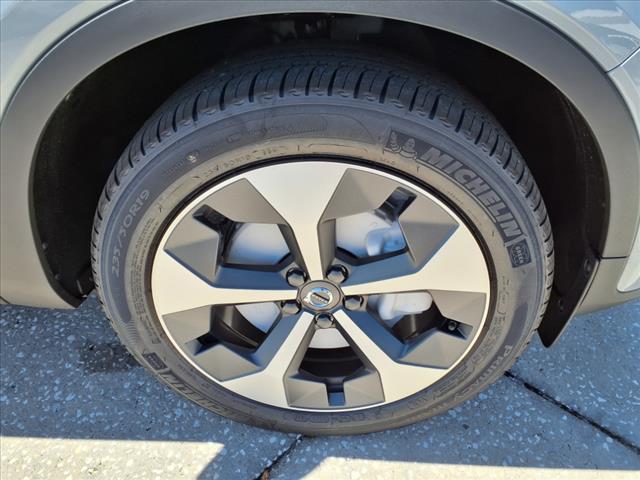 2026 Volvo XC40 B4 Plus Bright Theme