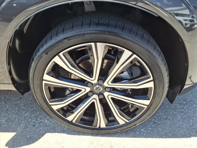 2023 Volvo XC60 B5 Ultimate Bright Theme