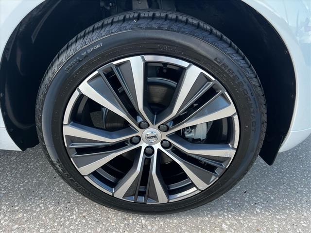2022 Volvo XC60 B5 Momentum