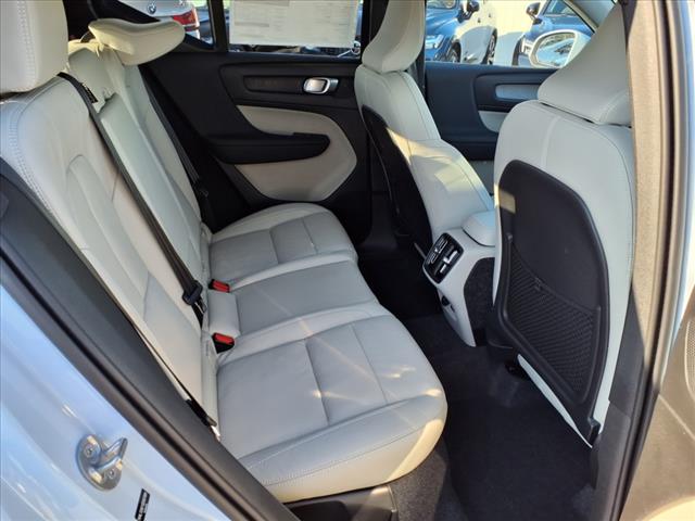 2025 Volvo XC40 B5 Plus Bright Theme