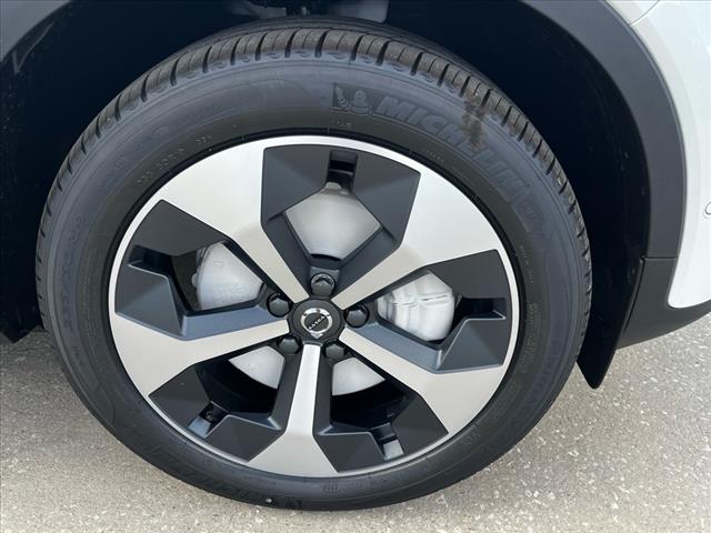 2025 Volvo XC40 B5 Plus Bright Theme