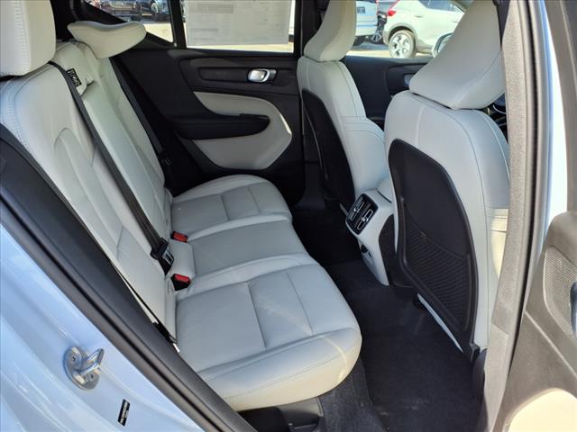 2025 Volvo XC40 B5 Plus Bright Theme