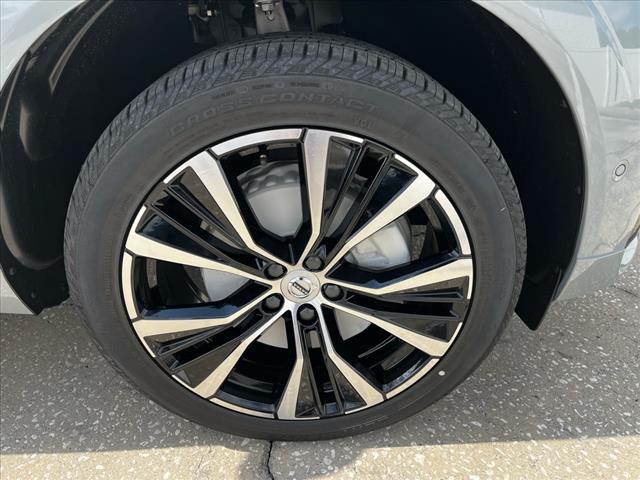 2025 Volvo XC60 B5 Plus Dark Theme