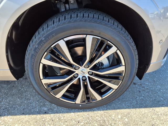 2025 Volvo XC60 B5 Plus Dark Theme